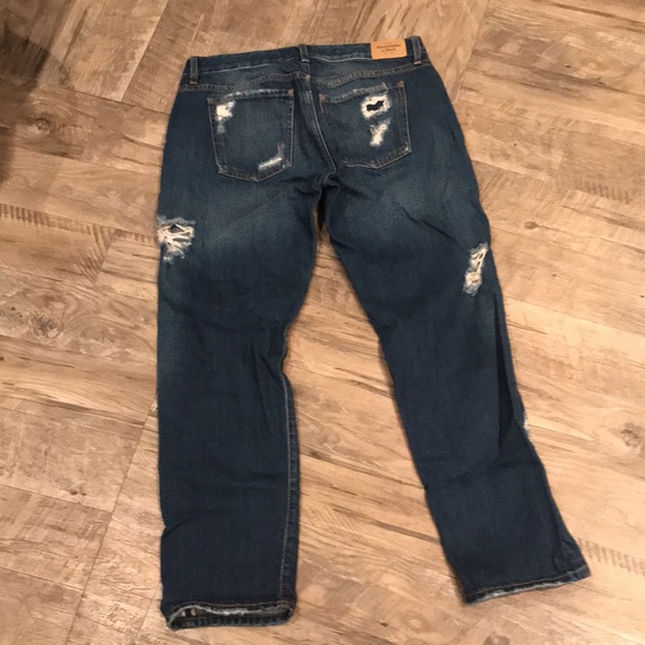 Women’s Abercrombie Distressed Jeans - Picture 3 of 3